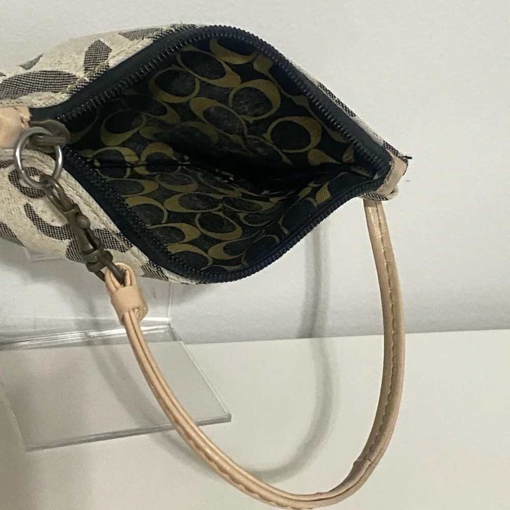 Coach pre loved